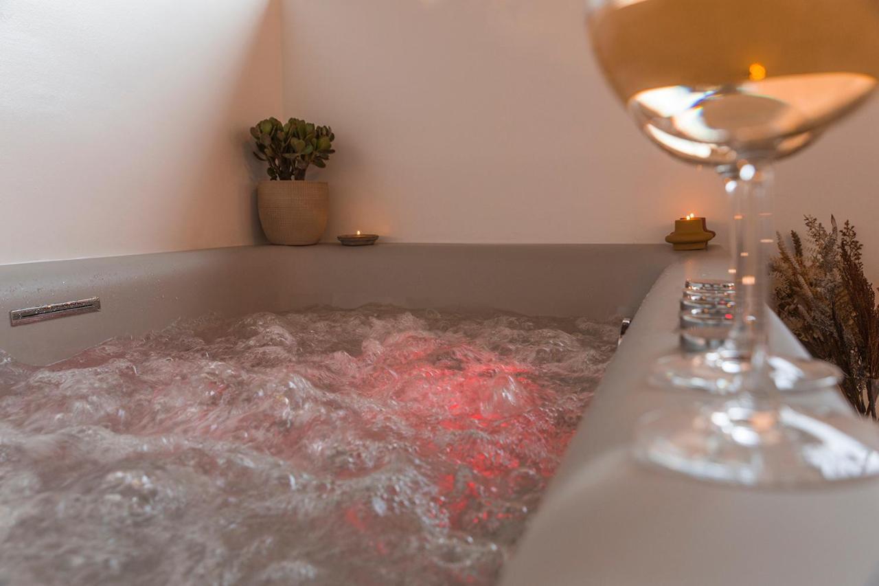 Luxury Apartment With Jacuzzi Close To Acropolis - Living Stone Zircon Афины Экстерьер фото